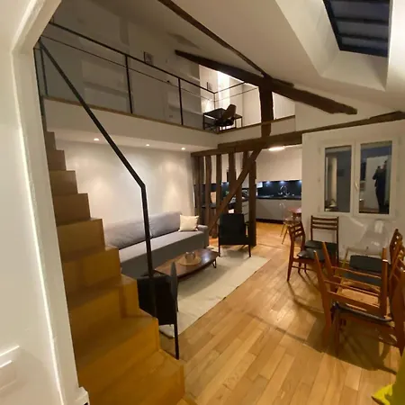 Duplex Chateau De - 30 Min De Paris Apartment
